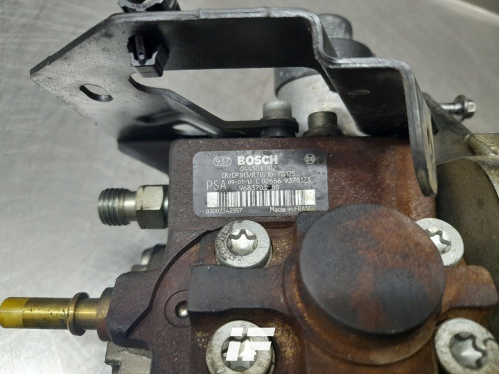 Pompa-wtryskowa-0445010102-1-6-HDI-TDCI-Citroen-Peugeot-Ford-Bosch-Numer-katalogowy-czesci-0445010102.jpg